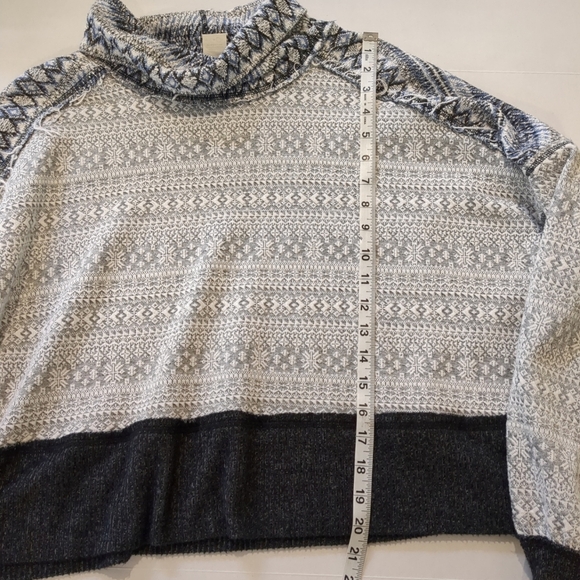 We The Free At The Lodge Women's Cropped Sweater - Blue and Gray , Size L - Picture 5 of 9